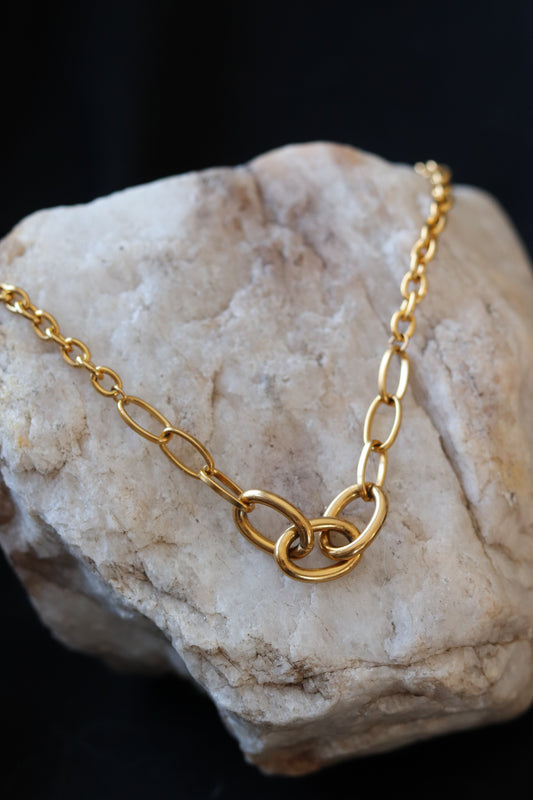 Ophelia Gold Toggle Necklace – 18K Gold Plated Stainless Steel Oval Link Chain
