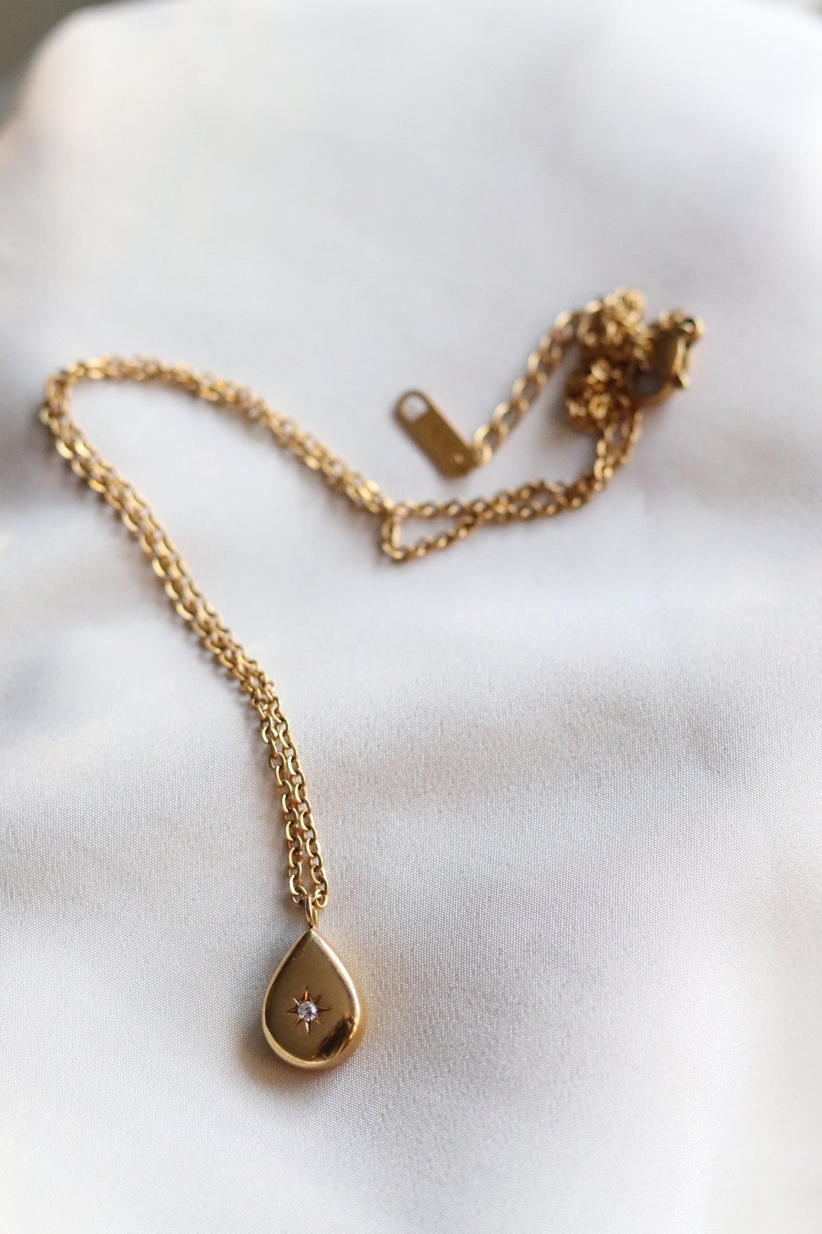North Star Necklace – 18K Gold Plated Stainless Steel Celestial Pendant Necklace