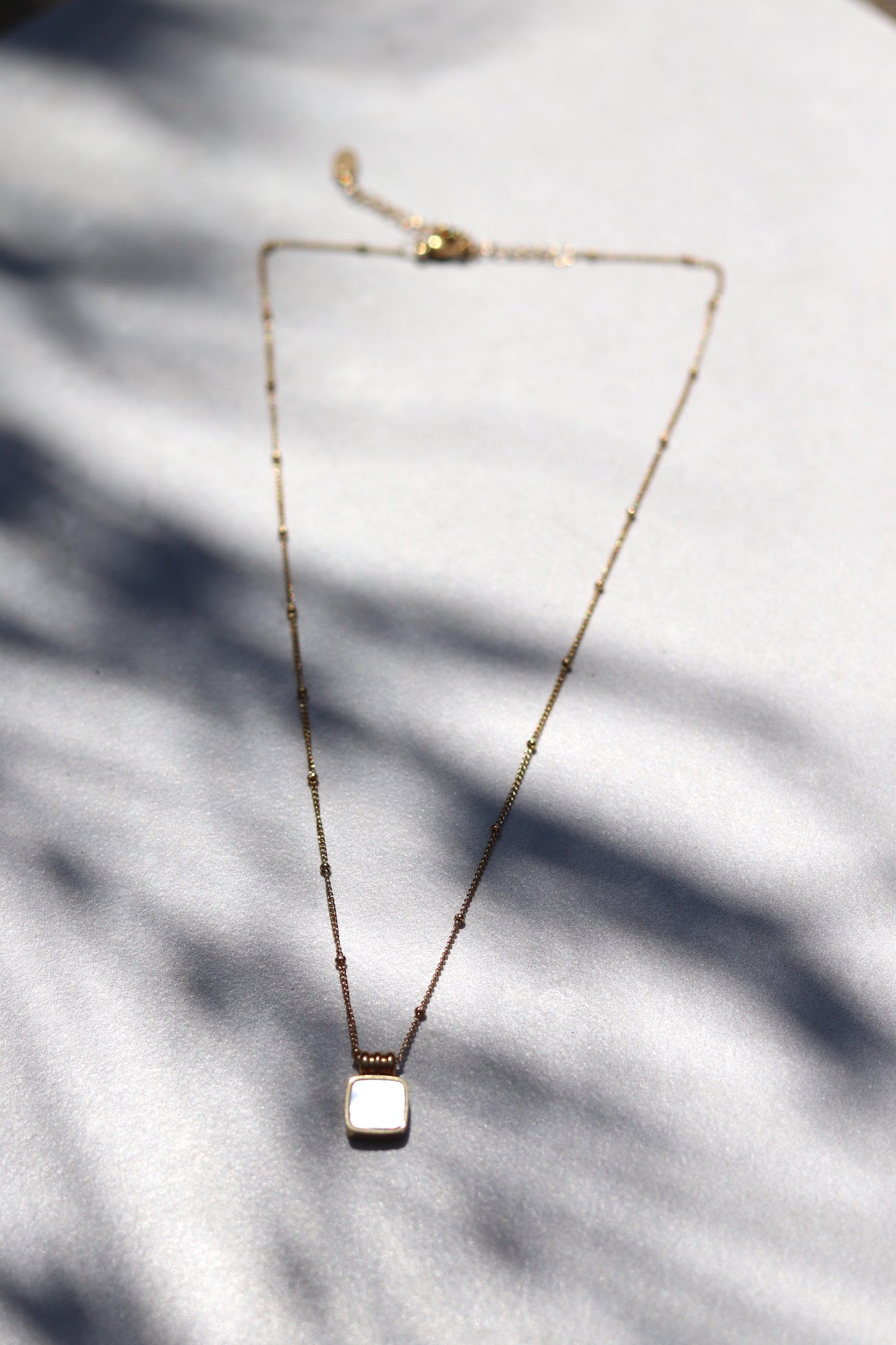Dee Necklace – White Pendant Necklace in 18K Gold Plated Stainless Steel