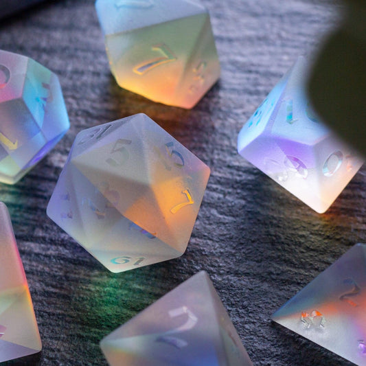 Juego de dados de D&D de cristal dicromático en relieve de gema