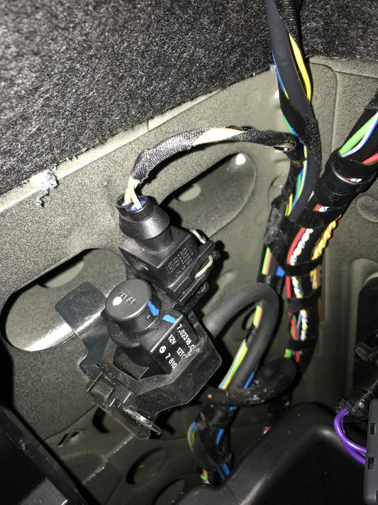 BMW Exhaust Valve/Flap Controller — photo 2 of 2