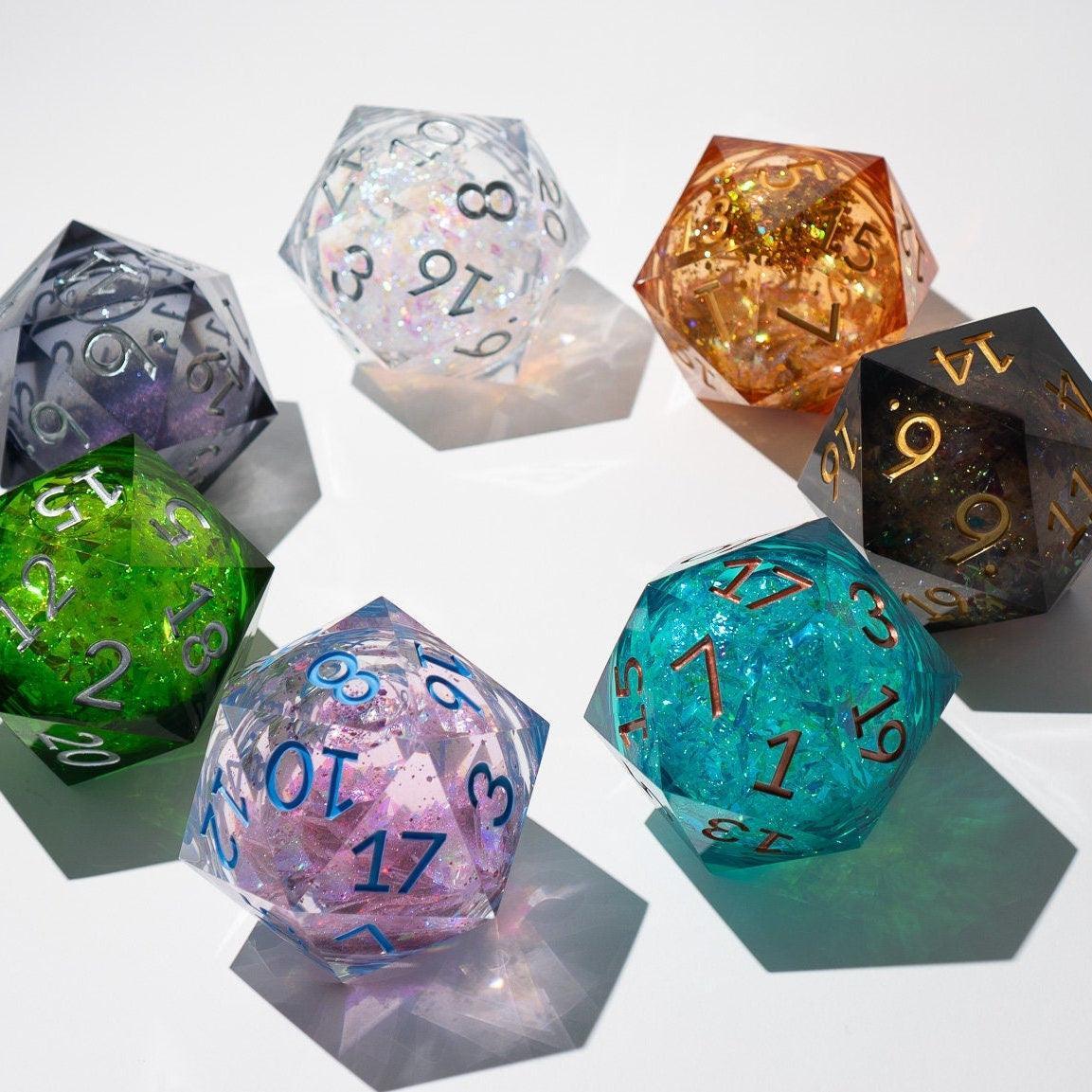 Dados y caja de resina hechos a mano Chonk de 95 mm con núcleo líquido verde masivo