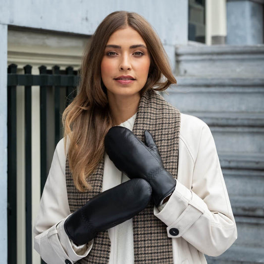 Paris (black) – Sheepskin leather mittens with lambswool lining and touchscreen feature — photo 2 of 10