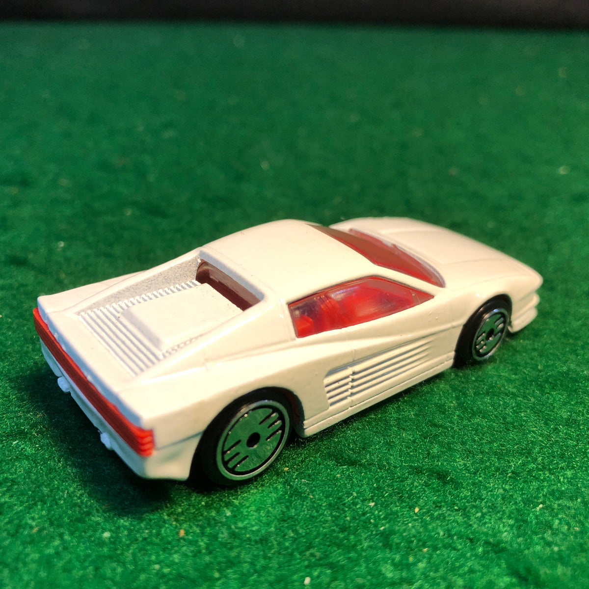 Ferrari Testarossa White by HotWheels 1:64 (UH)(1897)(No box)