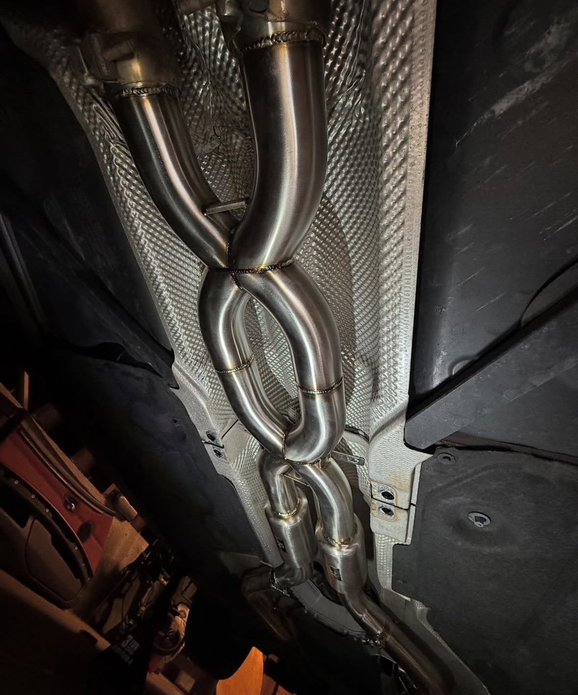 IRL E9x Double X Pipe