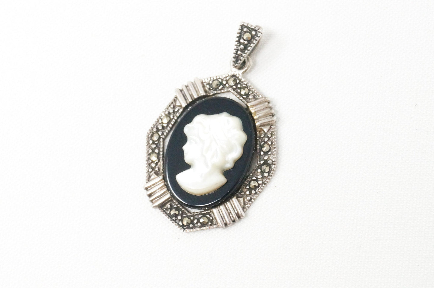 Vintage Geschnitzte Kamee Perlmutt Frau Sterling Silber Halskette Anhänger