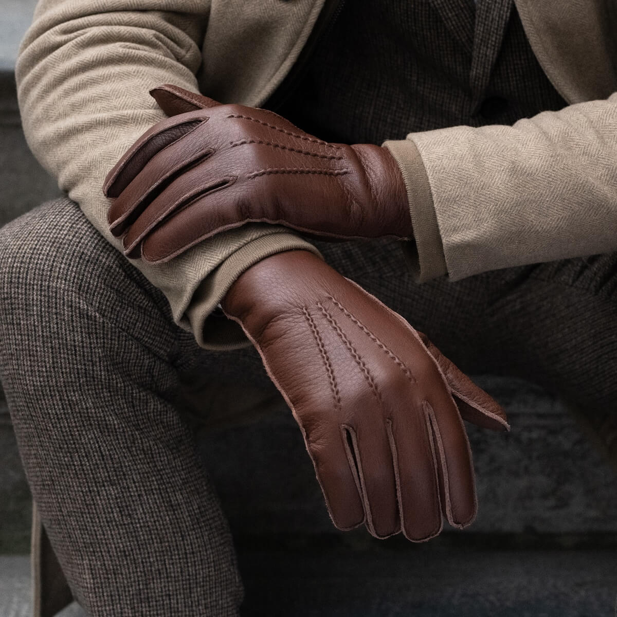 Diego (brown) - Italian gloves made of American deerskin leather with rabbit fur lining — photo 1 of 10