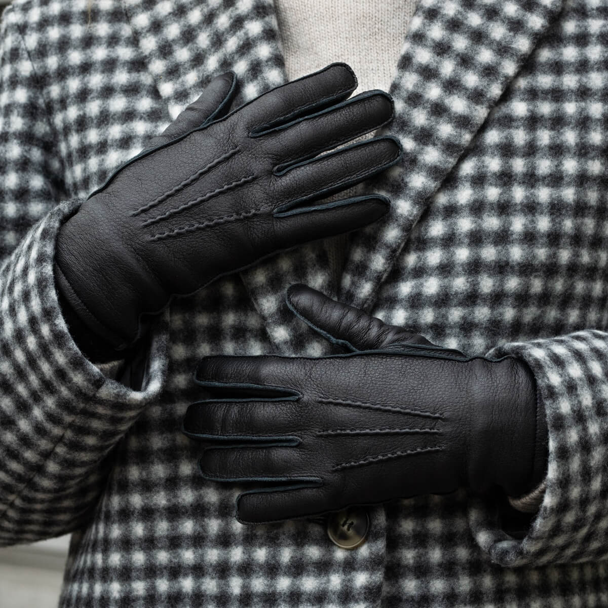 Vittoria (black) - Italian gloves made of American deerskin leather with cashmere lining — photo 2 of 10