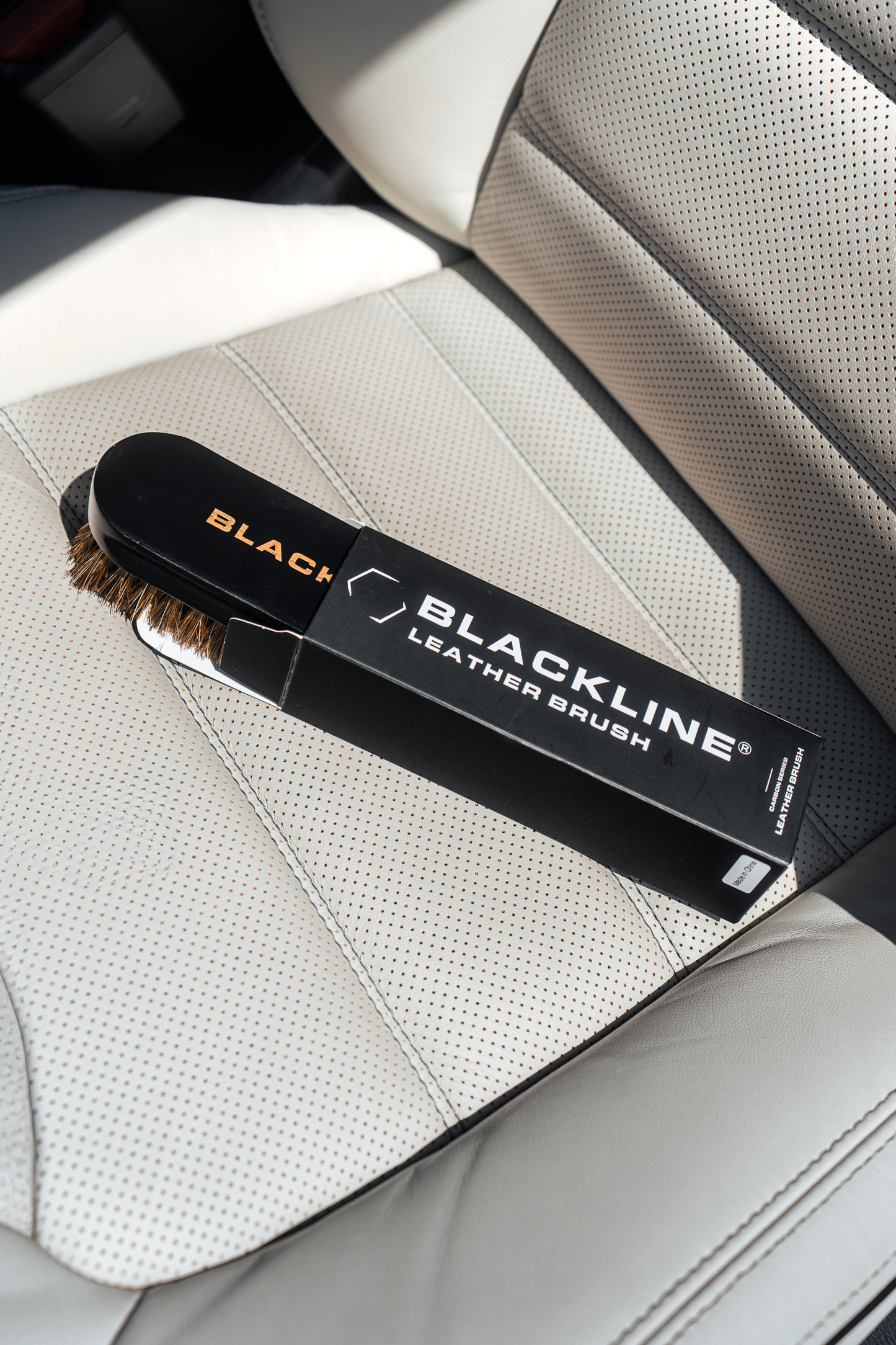 CEPILLO DE CUERO BLACKLINE®