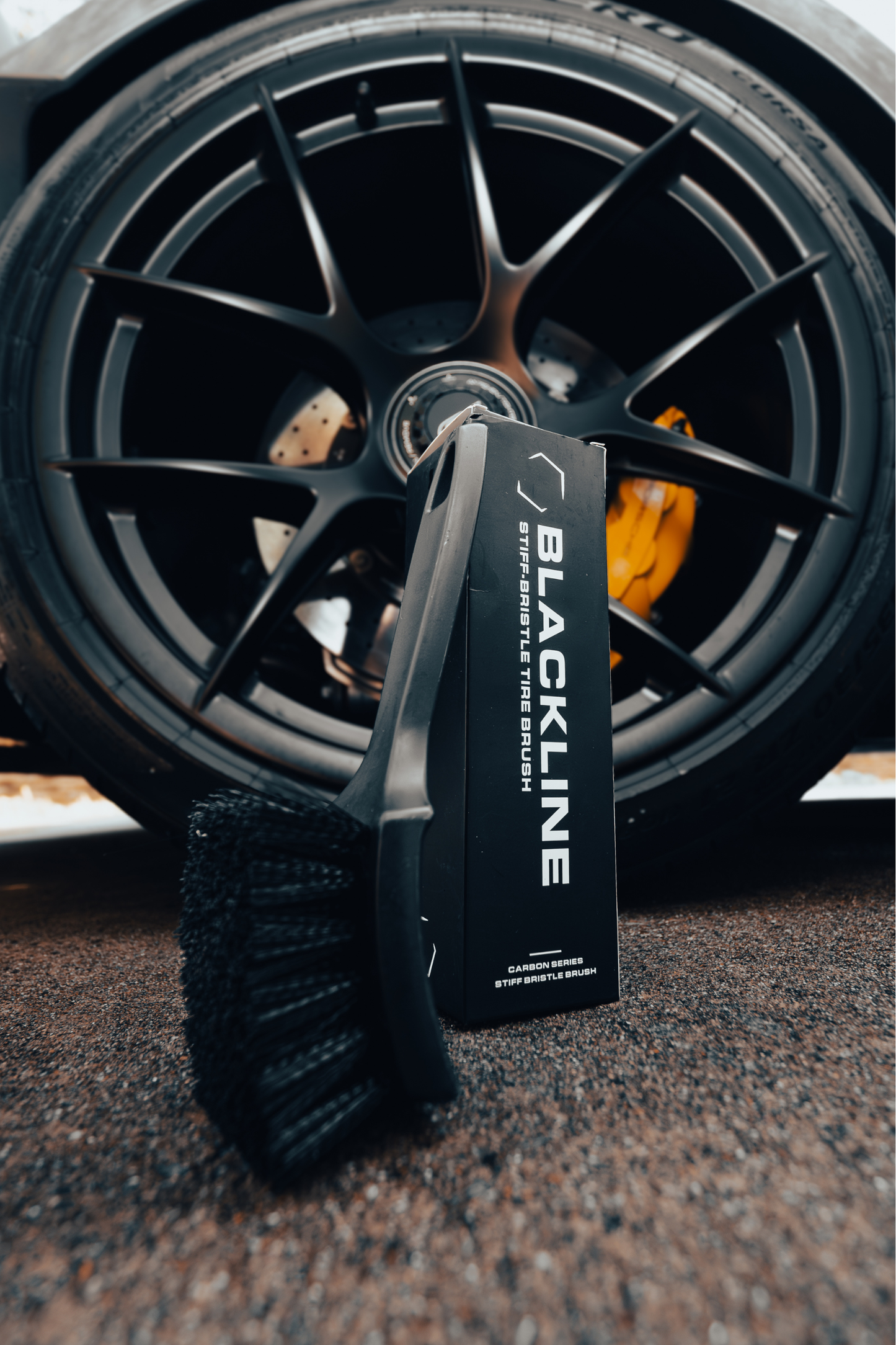 BLACKLINE® REIFENBÜRSTE MIT HARTEN BORSTEN
