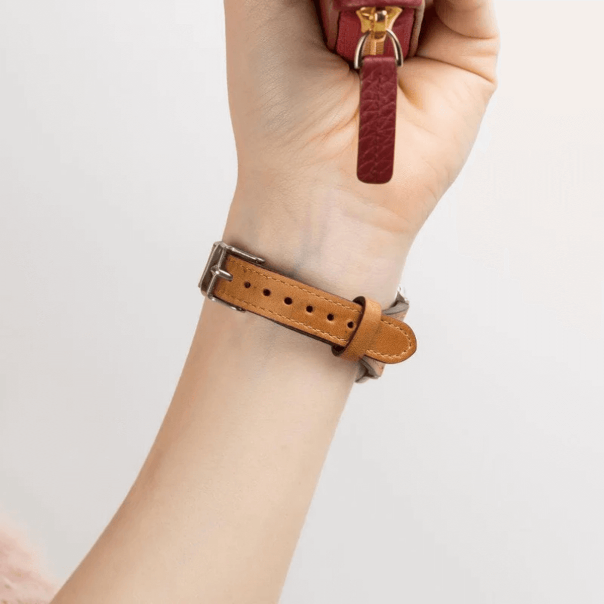 Classic Caramel Brown Leather Apple Watch Band - Dallas