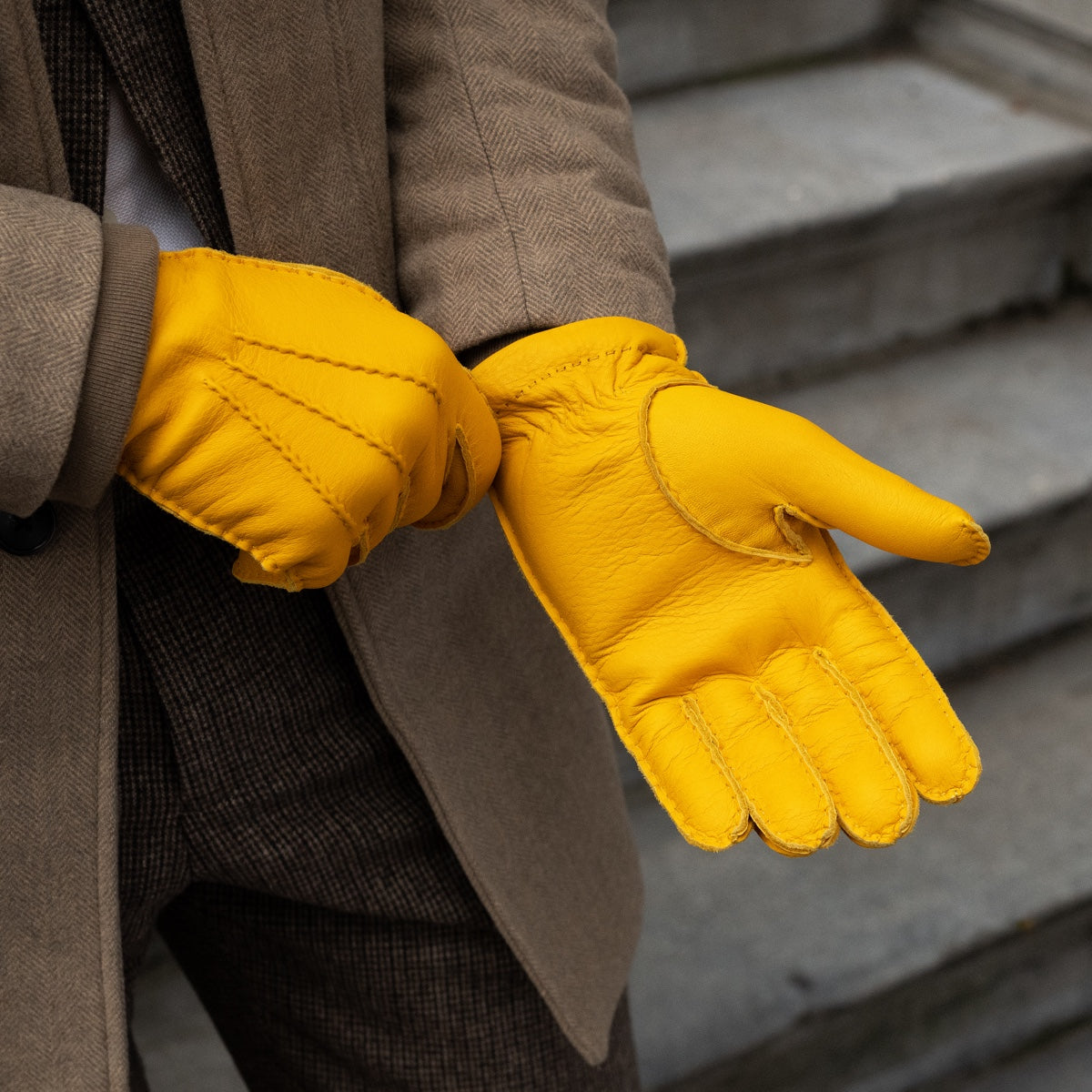Matteo (yellow) - Italian gloves made of American deerskin leather with cashmere lining — photo 10 of 10