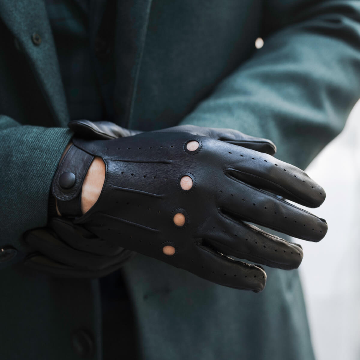 Enzo (black) - Italian lambskin leather driving gloves — photo 4 of 10