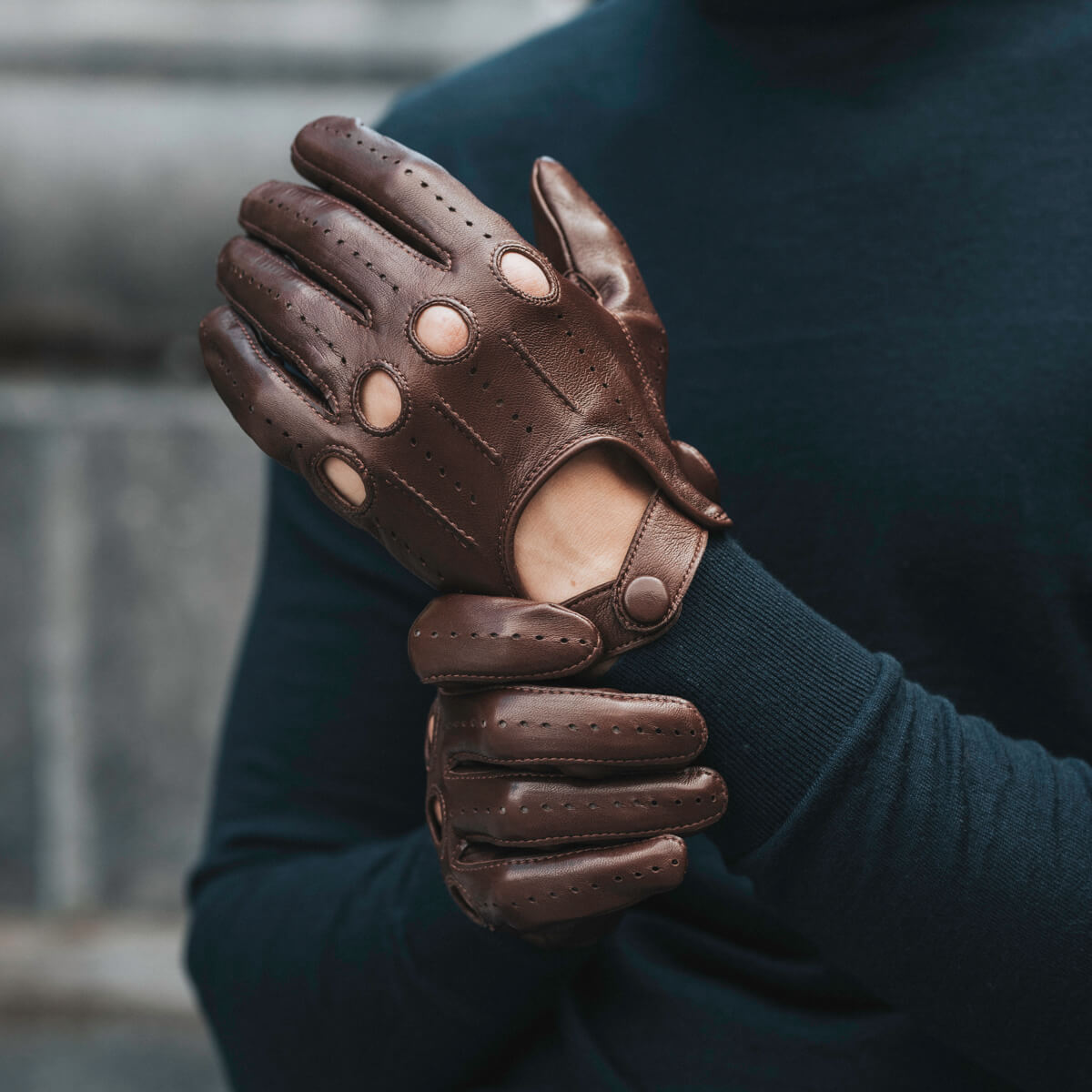 Mario (brown) - Italian lambskin leather driving gloves & touchscreen feature — photo 5 of 10