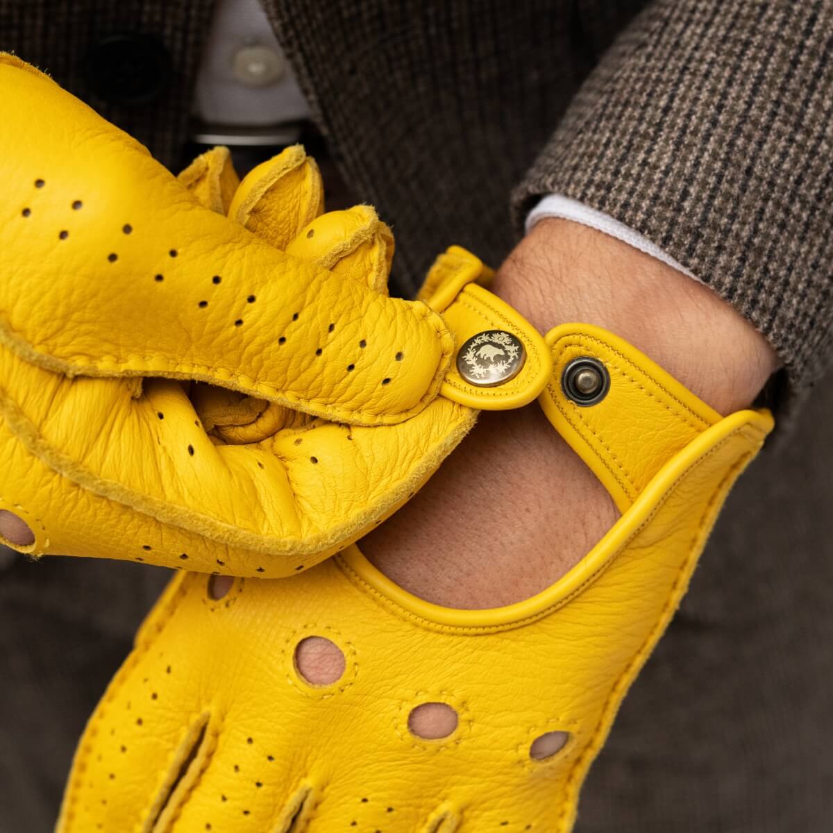 Leonardo (yellow) - Italian driving gloves made of American deerskin leather — photo 8 of 10