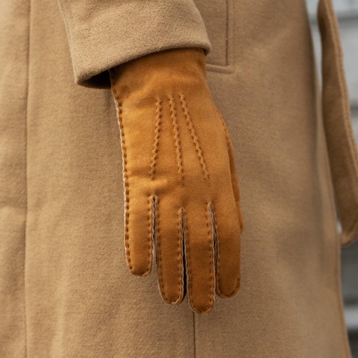 Beatrice  - Italian suede leather gloves with luxurious natural sheep fur lining — photo 8 of 10