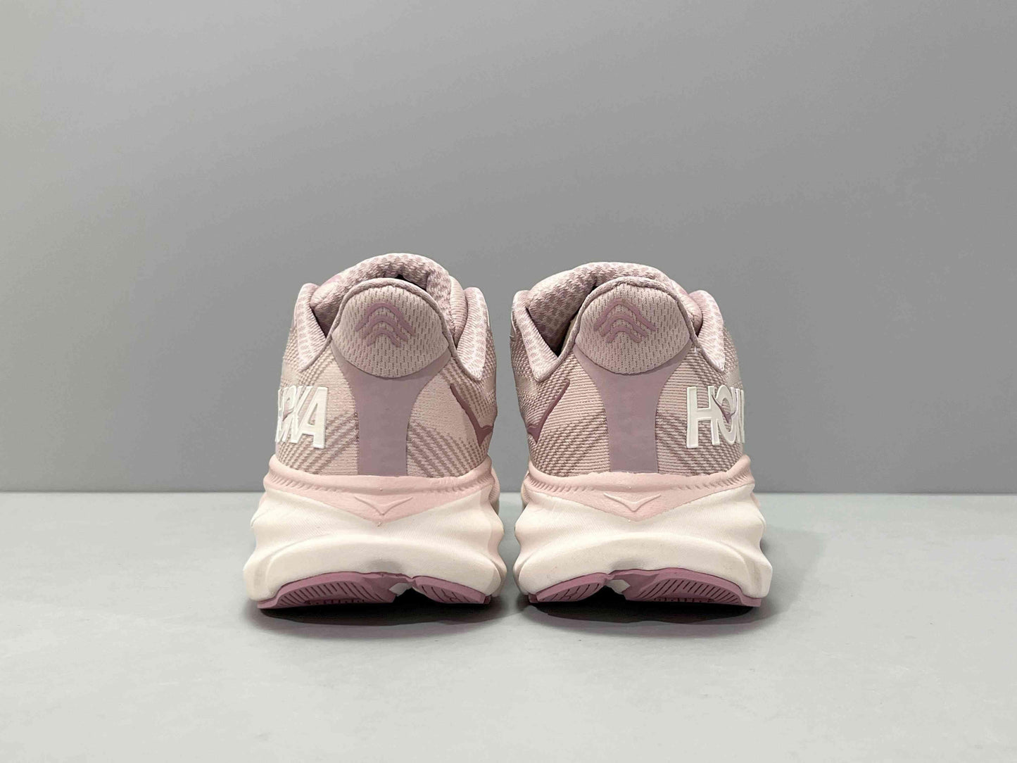 Hoka One One Clifton 9 'Peach Whip'