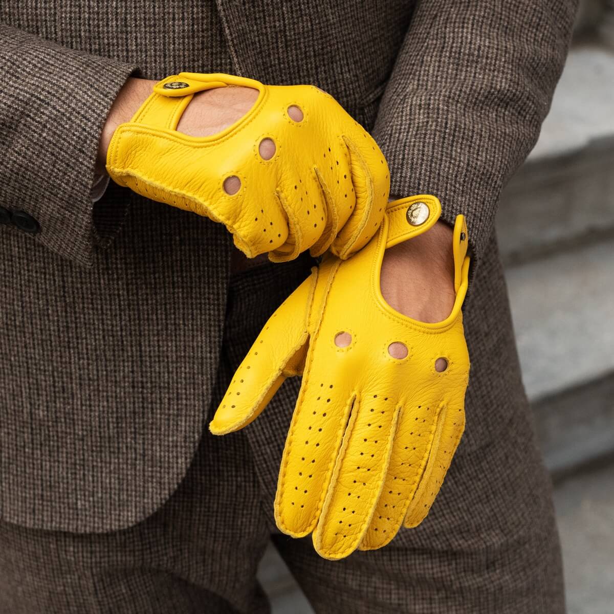 Leonardo (yellow) - Italian driving gloves made of American deerskin leather — photo 7 of 10