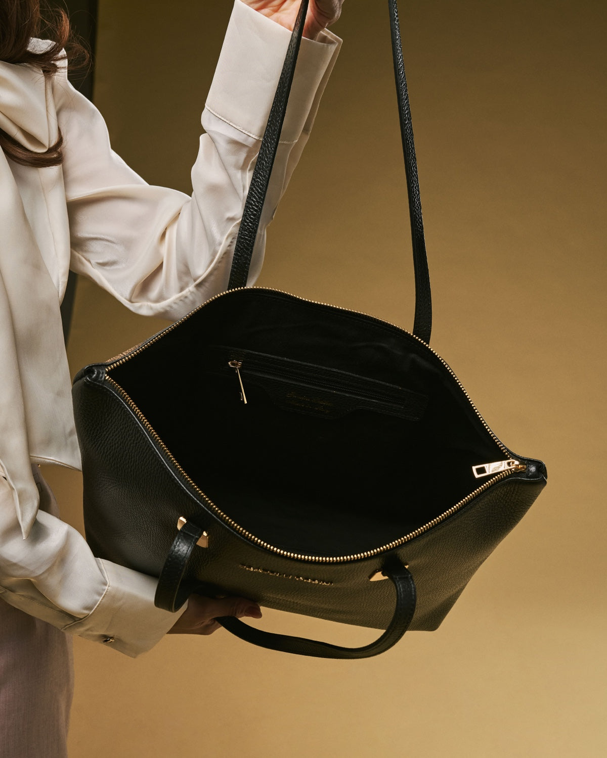 Simona (black) - Italian calf leather women's shoulder bag — photo 4 of 8