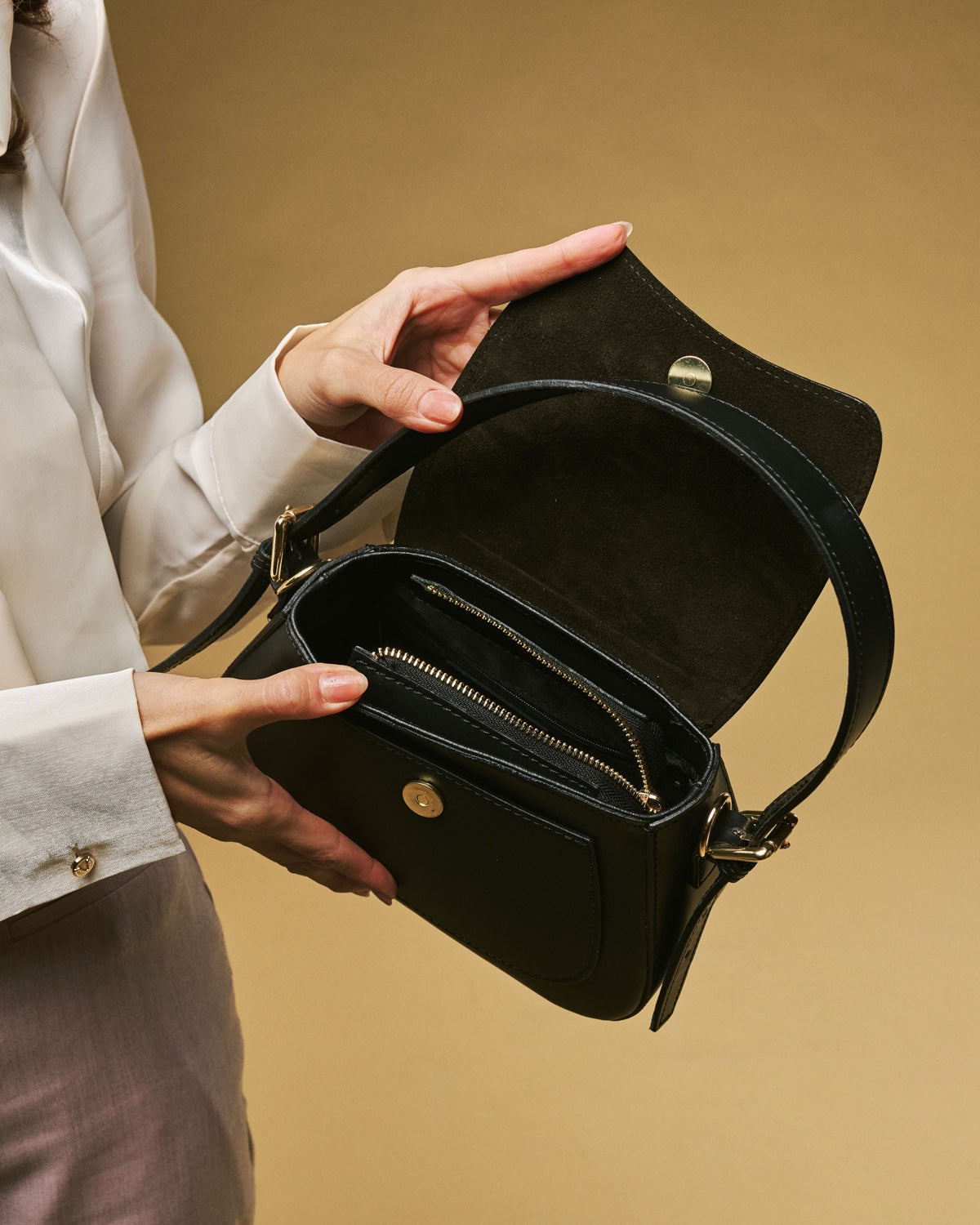 Ottavia (black) - Italian calf leather women's crossbody bag (with shoulder strap) — photo 4 of 8