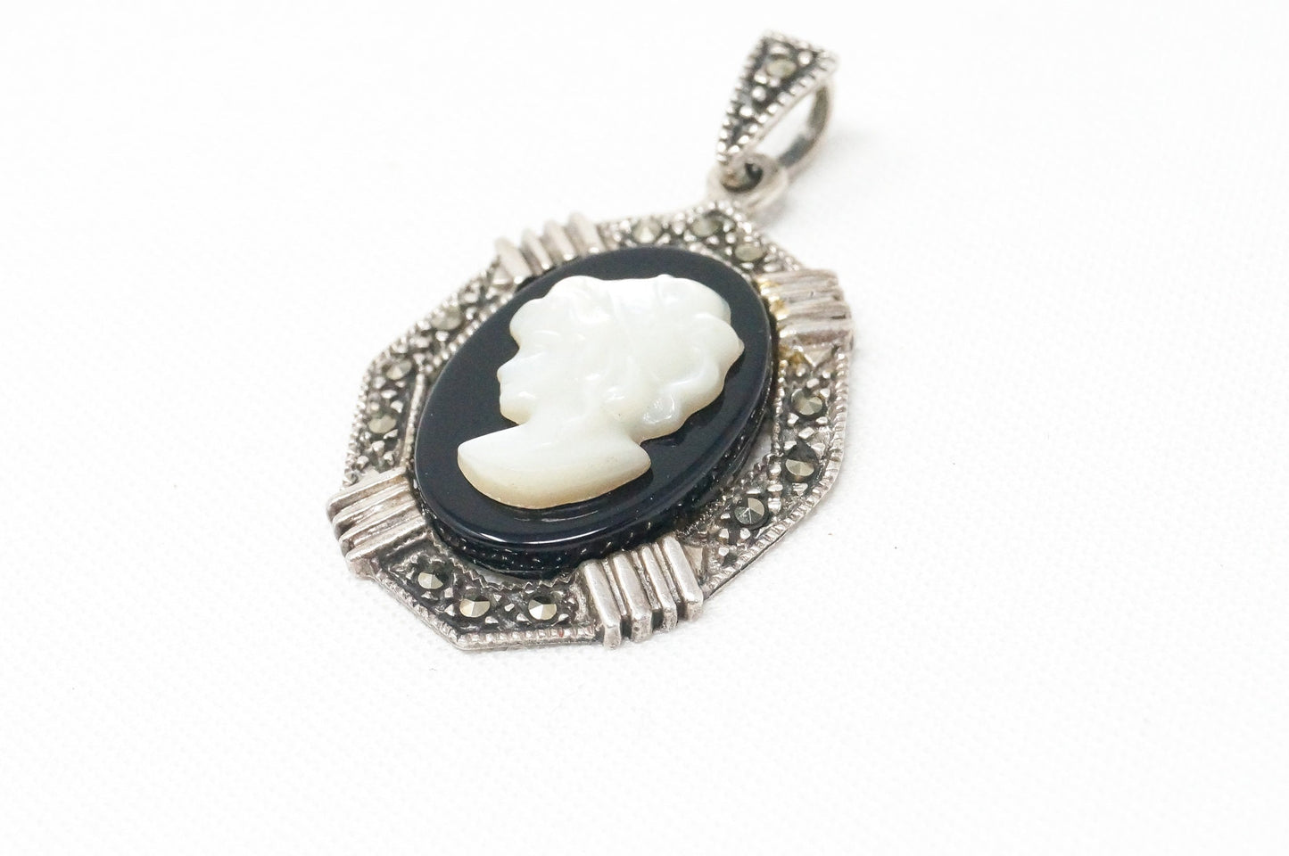 Vintage Geschnitzte Kamee Perlmutt Frau Sterling Silber Halskette Anhänger