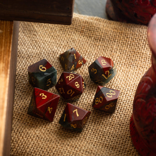 Juego de dados DND de gema tallada a mano de piedra de sangre africana