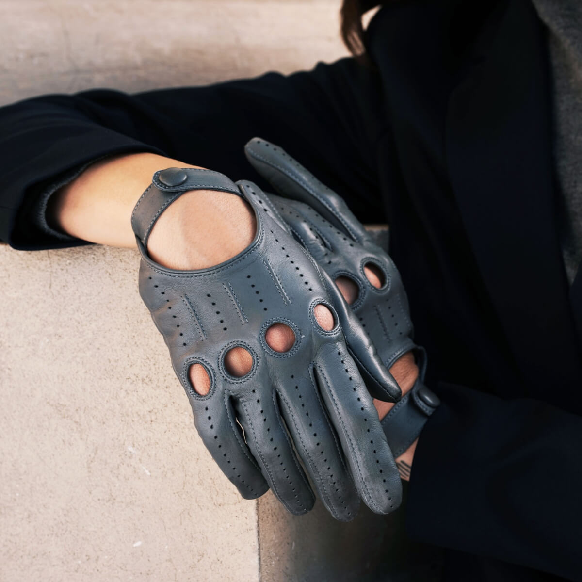 Alessa (grey) - Classic Italian lambskin leather driving gloves — photo 3 of 10