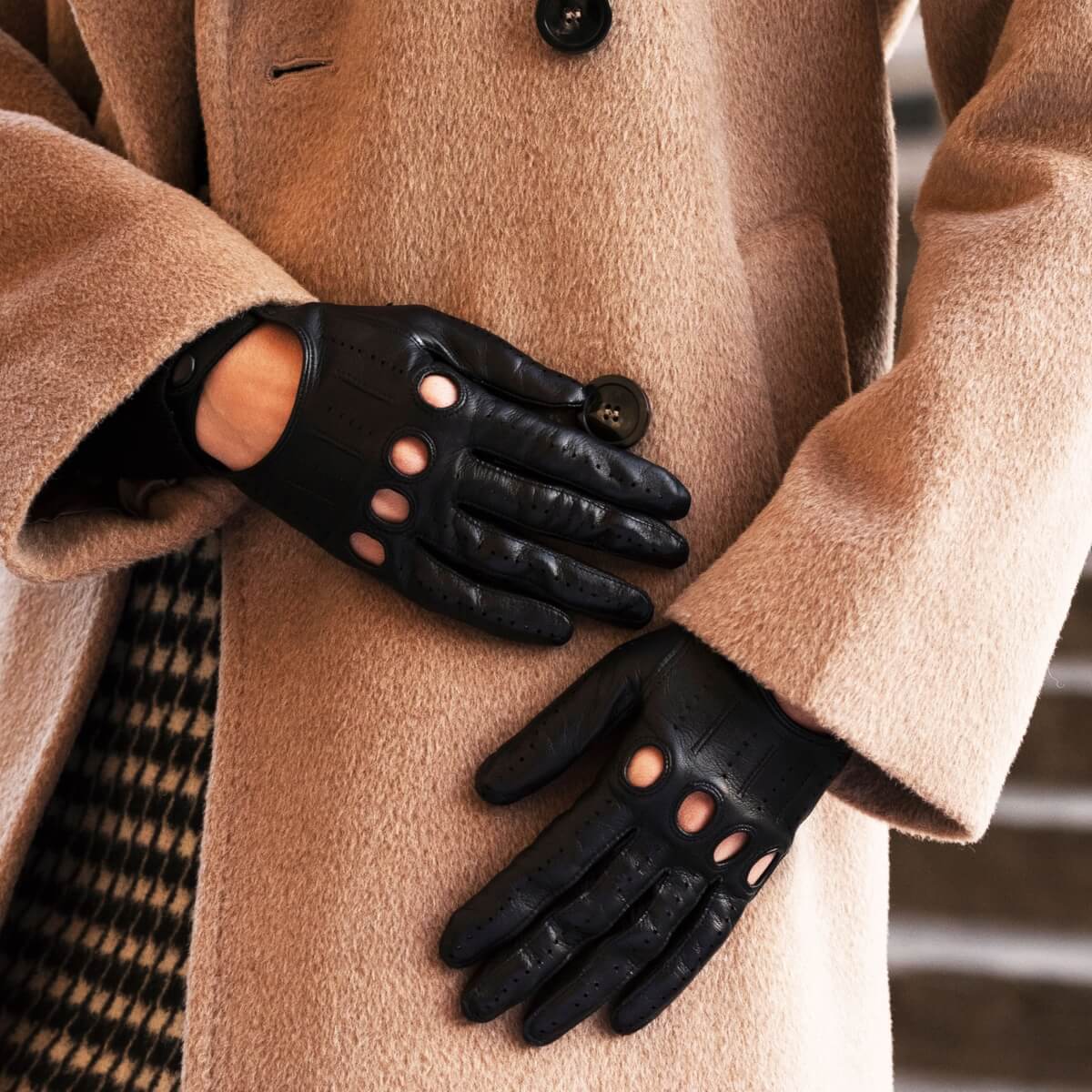 Alessa (black) - Classic Italian lambskin leather driving gloves — photo 4 of 10