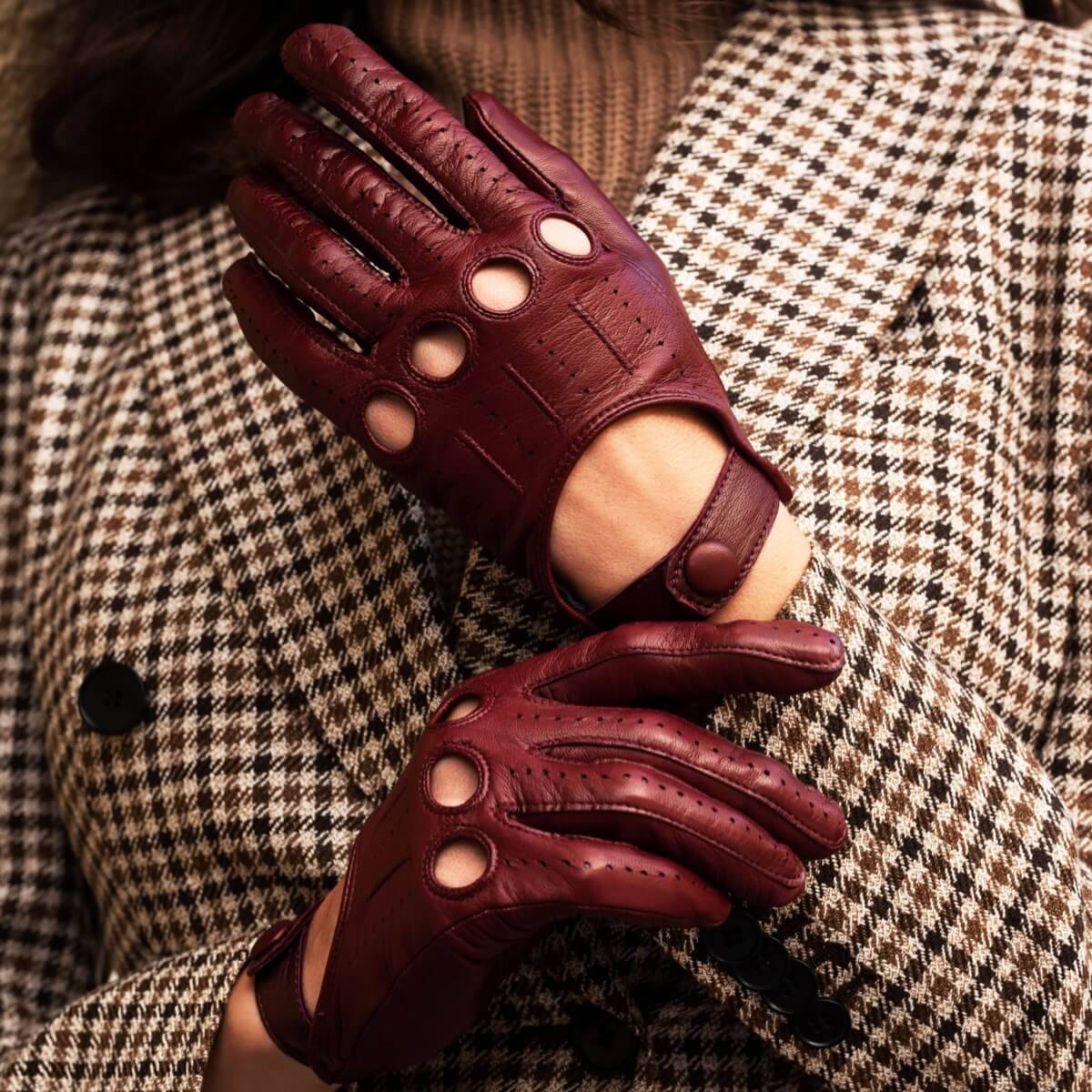 Alessa (cordovan) - Classic Italian lambskin leather driving gloves — photo 3 of 10