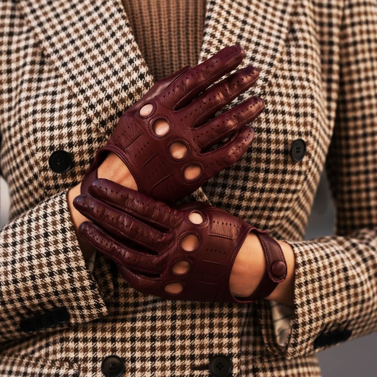 Alessa (cordovan) - Classic Italian lambskin leather driving gloves — photo 6 of 10