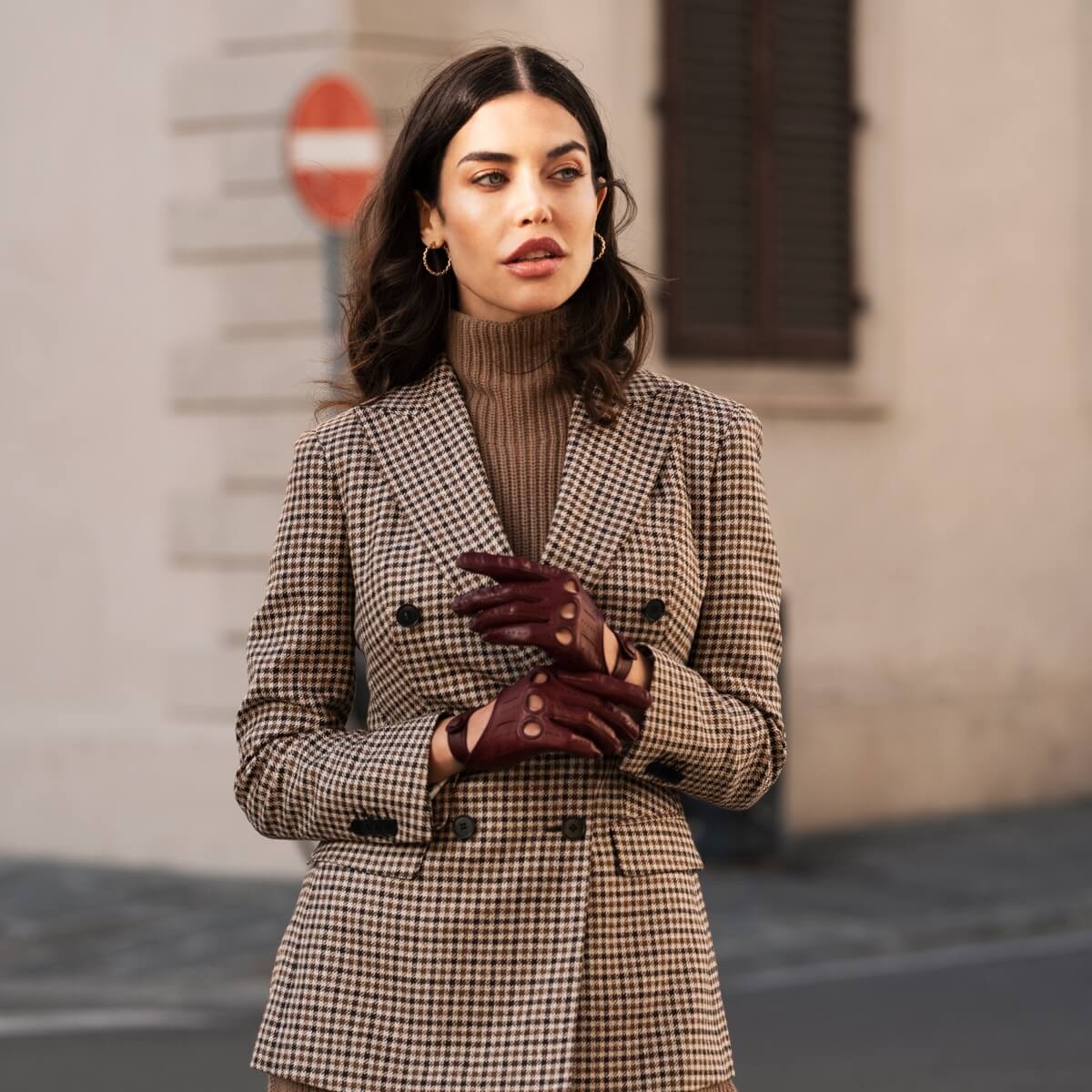 Alessa (cordovan) - Classic Italian lambskin leather driving gloves — photo 7 of 10