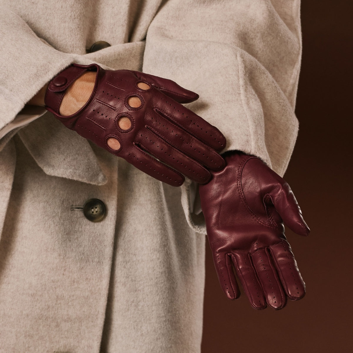 Alessa (oxblood) - Classic Italian lambskin leather driving gloves — photo 4 of 10