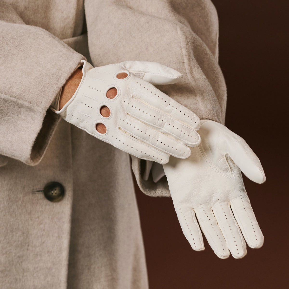 Alessa (white) - Classic Italian lambskin leather driving gloves — photo 5 of 10