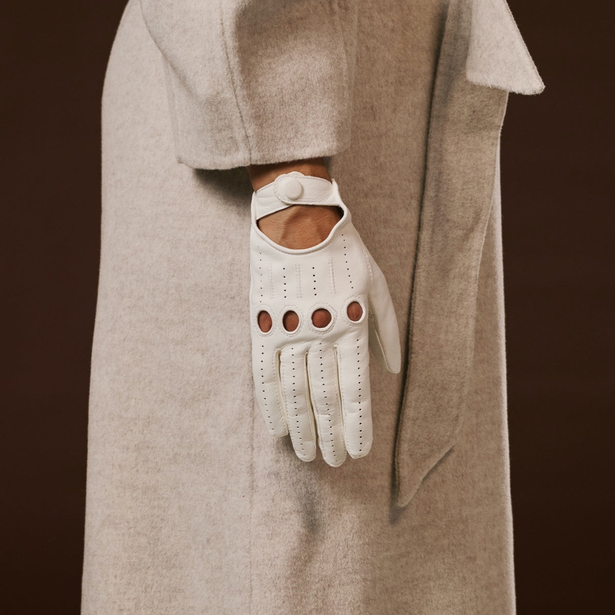 Alessa (white) - Classic Italian lambskin leather driving gloves — photo 8 of 10