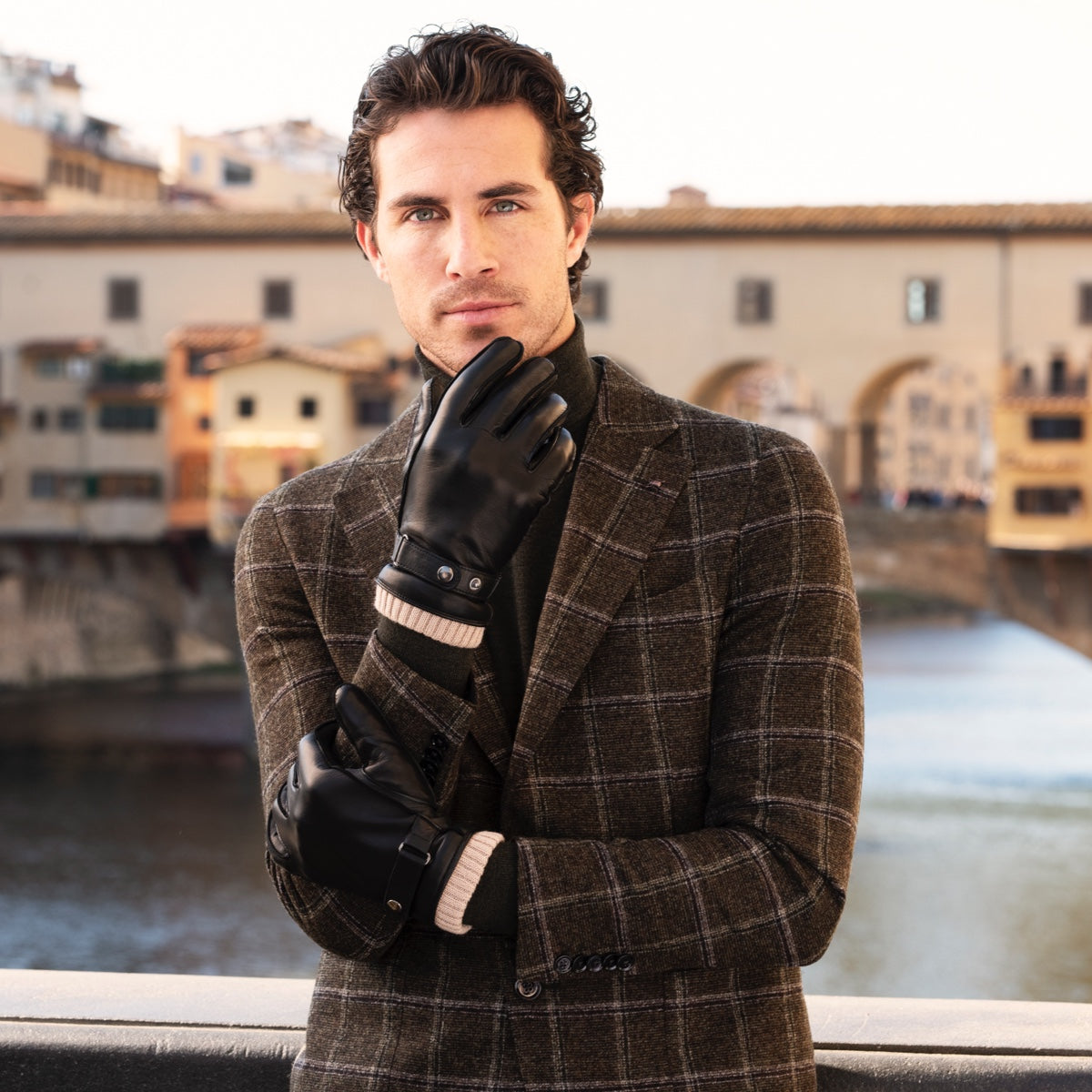 Alonzo (black) - Italian lambskin leather gloves with cashmere lining & touchscreen feature — photo 9 of 10