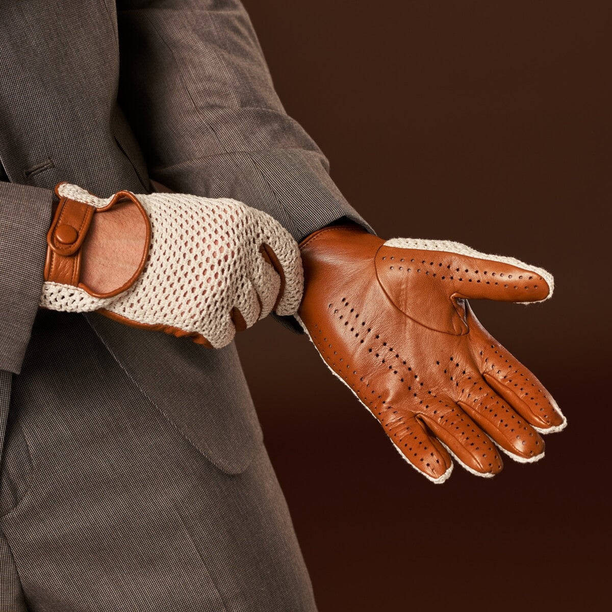 Arturo (cognac) - Hand-sewn Italian crochet driving gloves from lambskin leather — photo 7 of 10