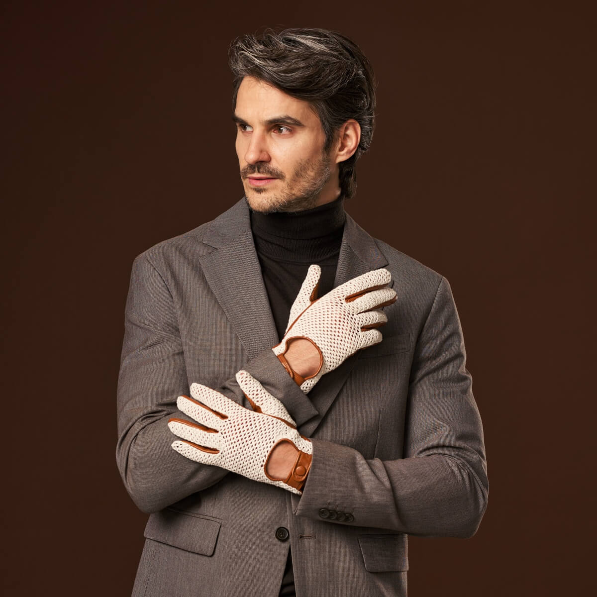 Arturo (cognac) - Hand-sewn Italian crochet driving gloves from lambskin leather — photo 9 of 10