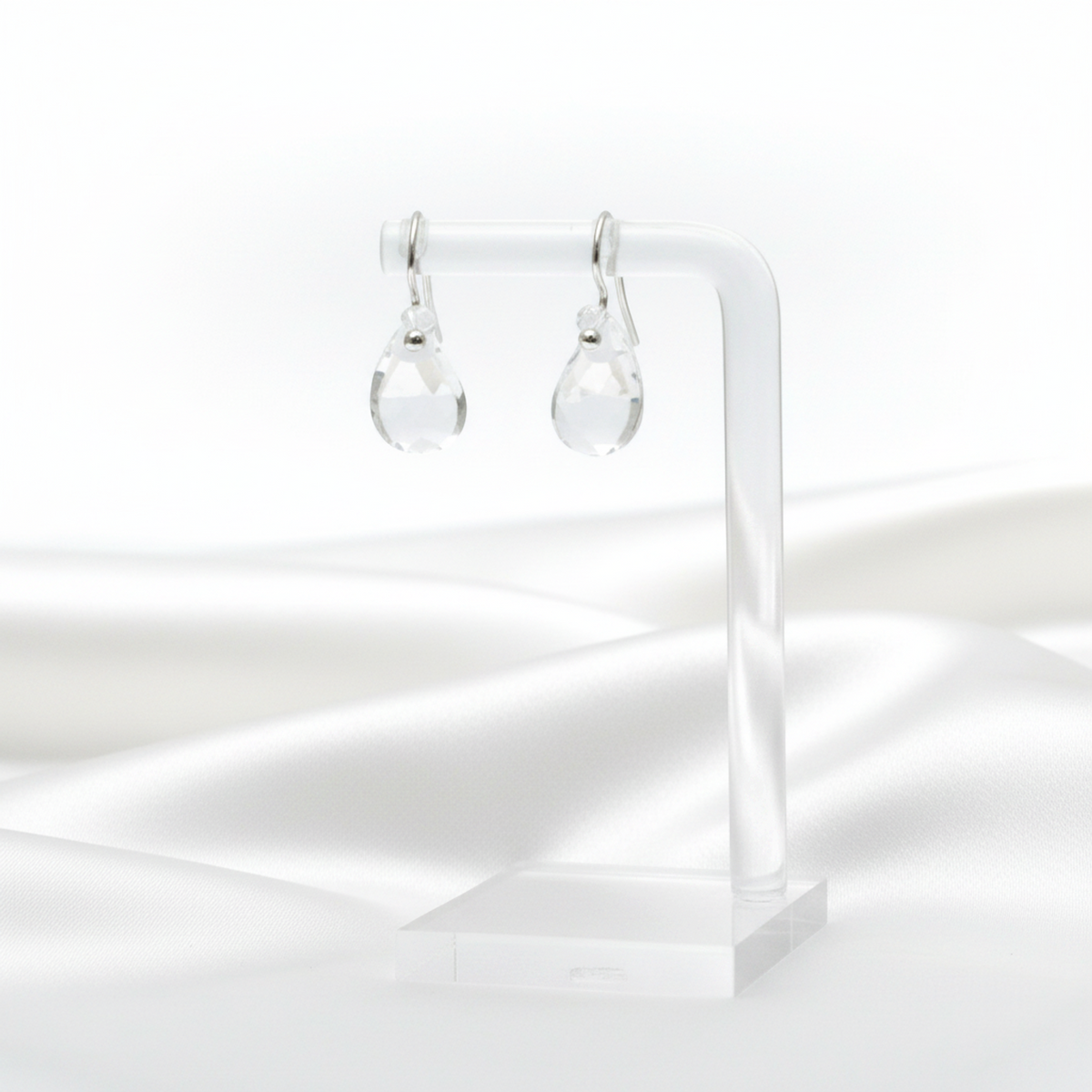 Tiffany Teardrop · Crystal · 18K White Gold