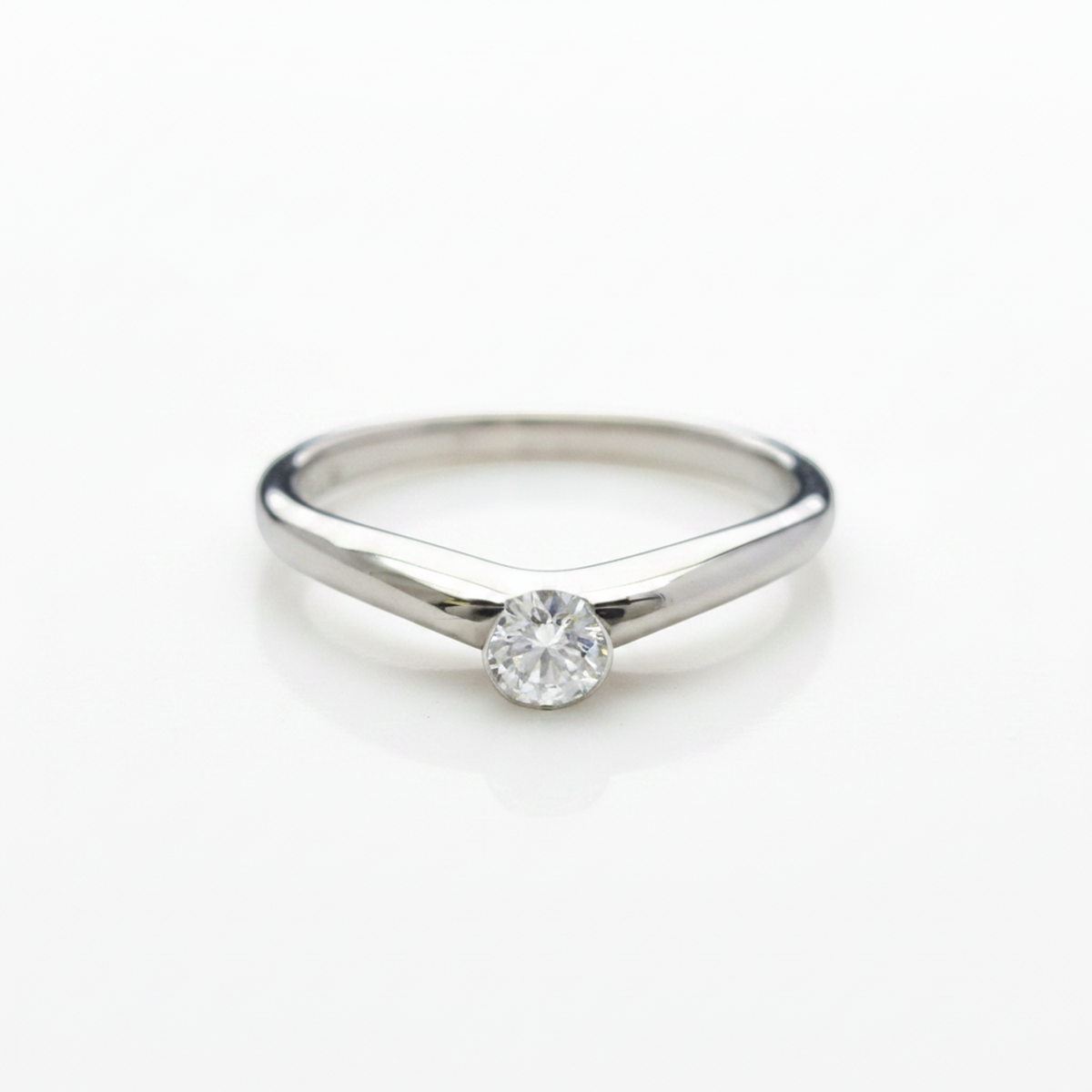Tiffany Curved Band · Platinum · Diamond