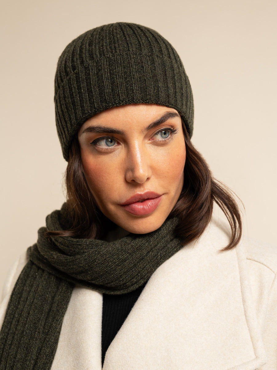 Milano (dark green) - Italian 100% cashmere ribbed beanie (unisex) — photo 8 of 10