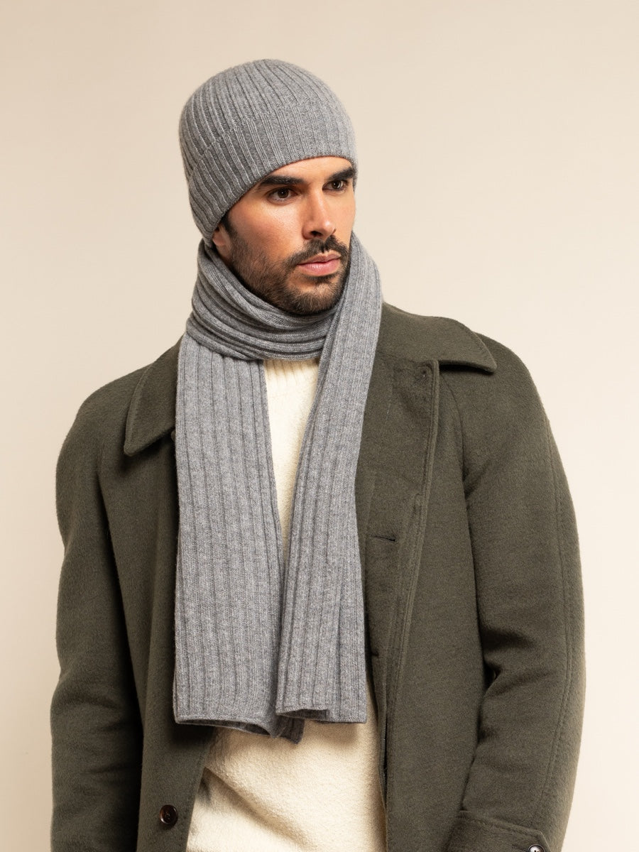 Milano (light grey) - Italian 100% cashmere ribbed beanie (unisex) — photo 9 of 10