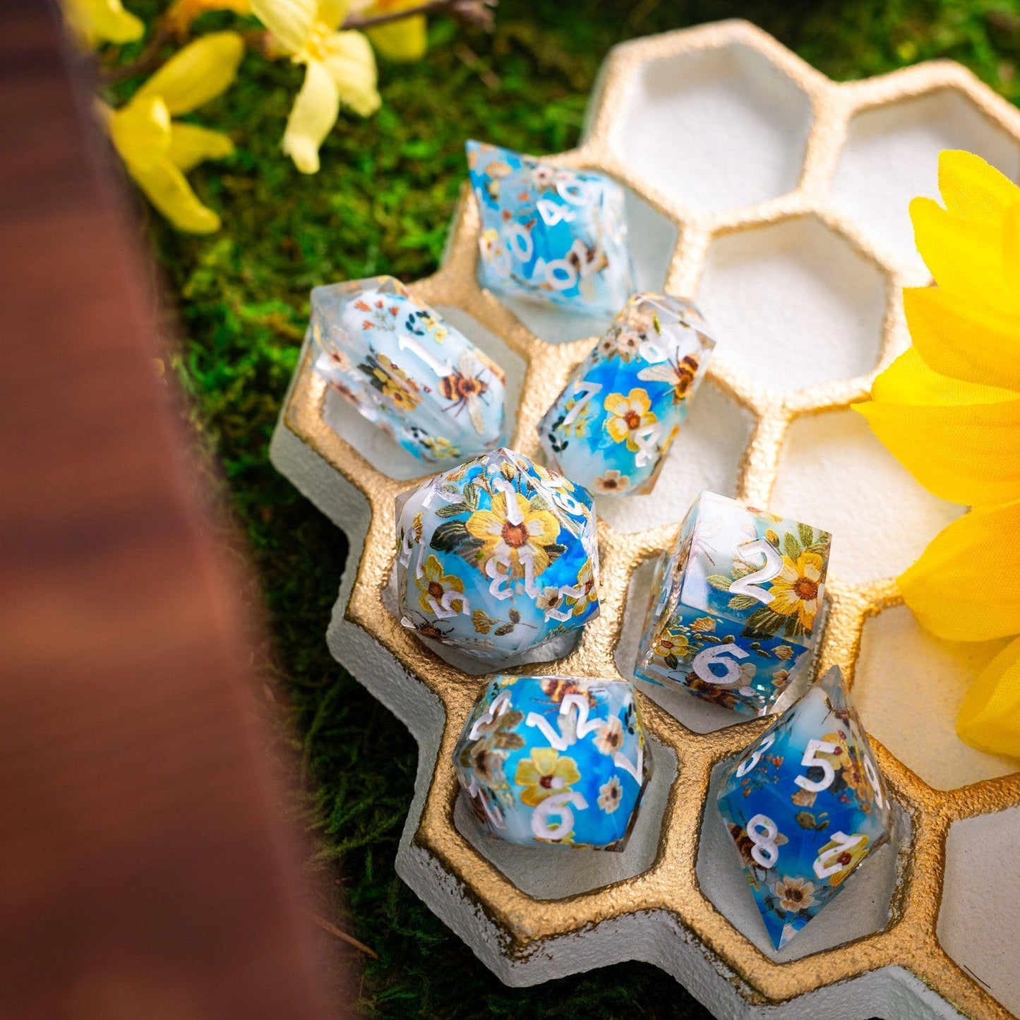 Bienen und Blumen Handgefertigtes Harz-DND-Würfelset