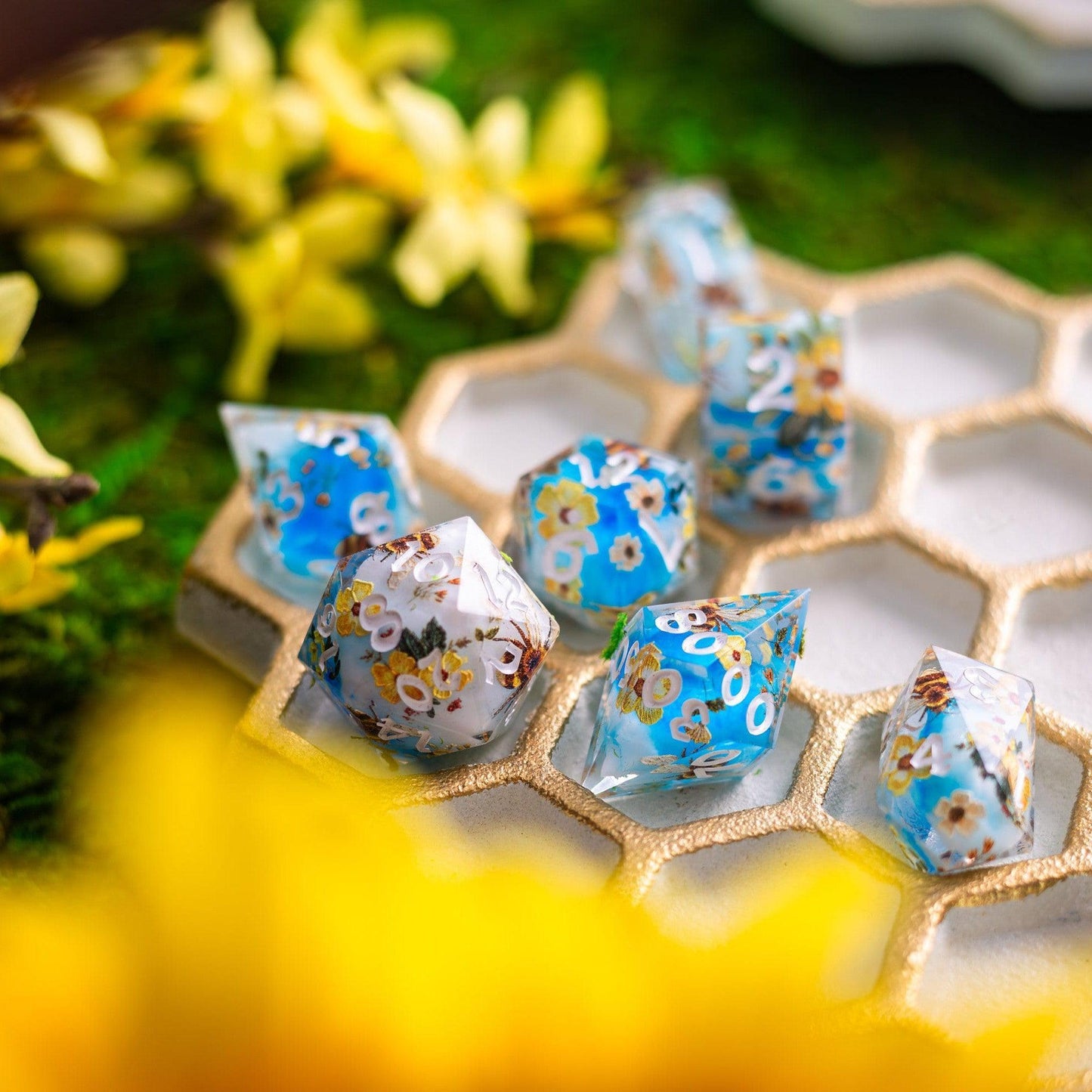 Bienen und Blumen Handgefertigtes Harz-DND-Würfelset