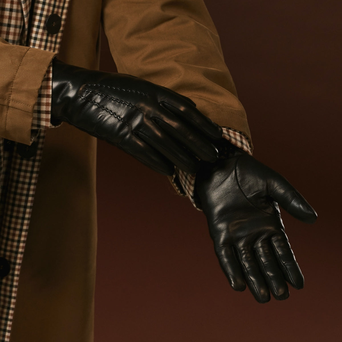 Bella (black) - Italian lambskin leather gloves with lambswool lining & touchscreen feature — photo 7 of 10