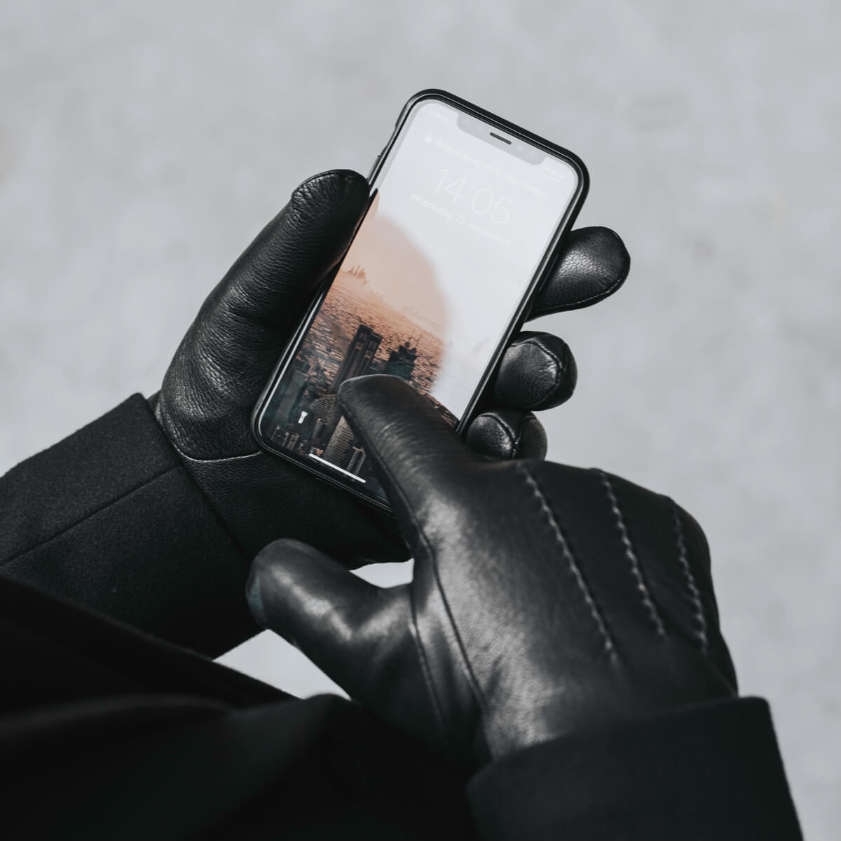 Benjamin (black) – Thick goatskin leather gloves with warm lambswool lining & touchscreen feature — photo 9 of 10