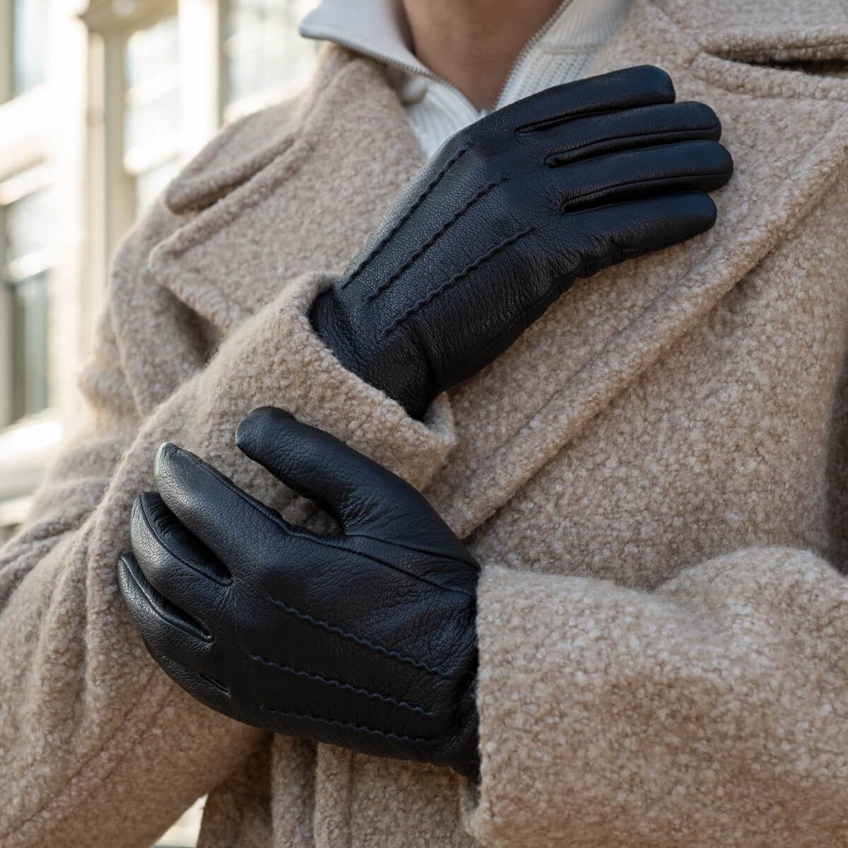 Benjamin (black) – Thick goatskin leather gloves with warm lambswool lining & touchscreen feature — photo 4 of 10