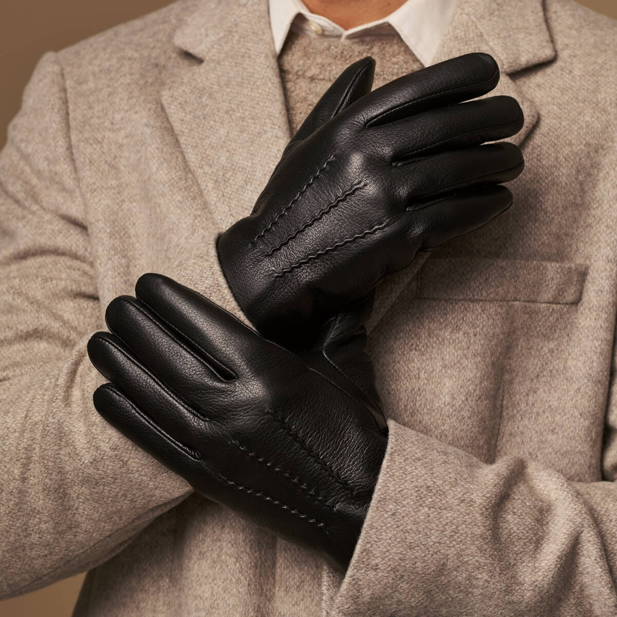 Benjamin (black) – Thick goatskin leather gloves with warm lambswool lining & touchscreen feature — photo 6 of 10