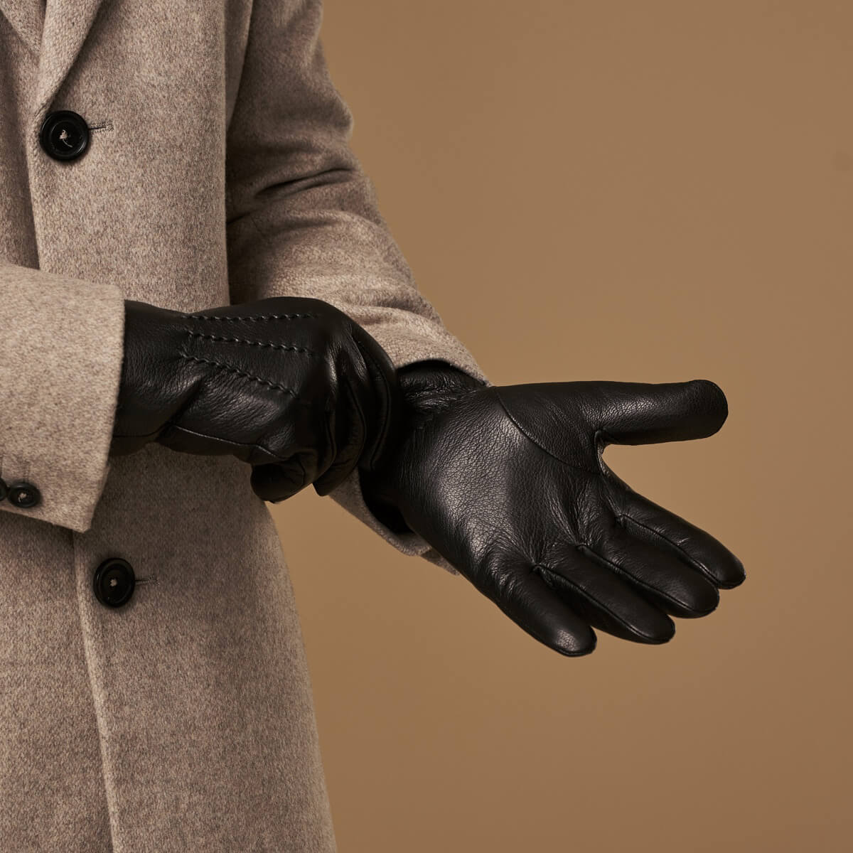 Benjamin (black) – Thick goatskin leather gloves with warm lambswool lining & touchscreen feature — photo 7 of 10