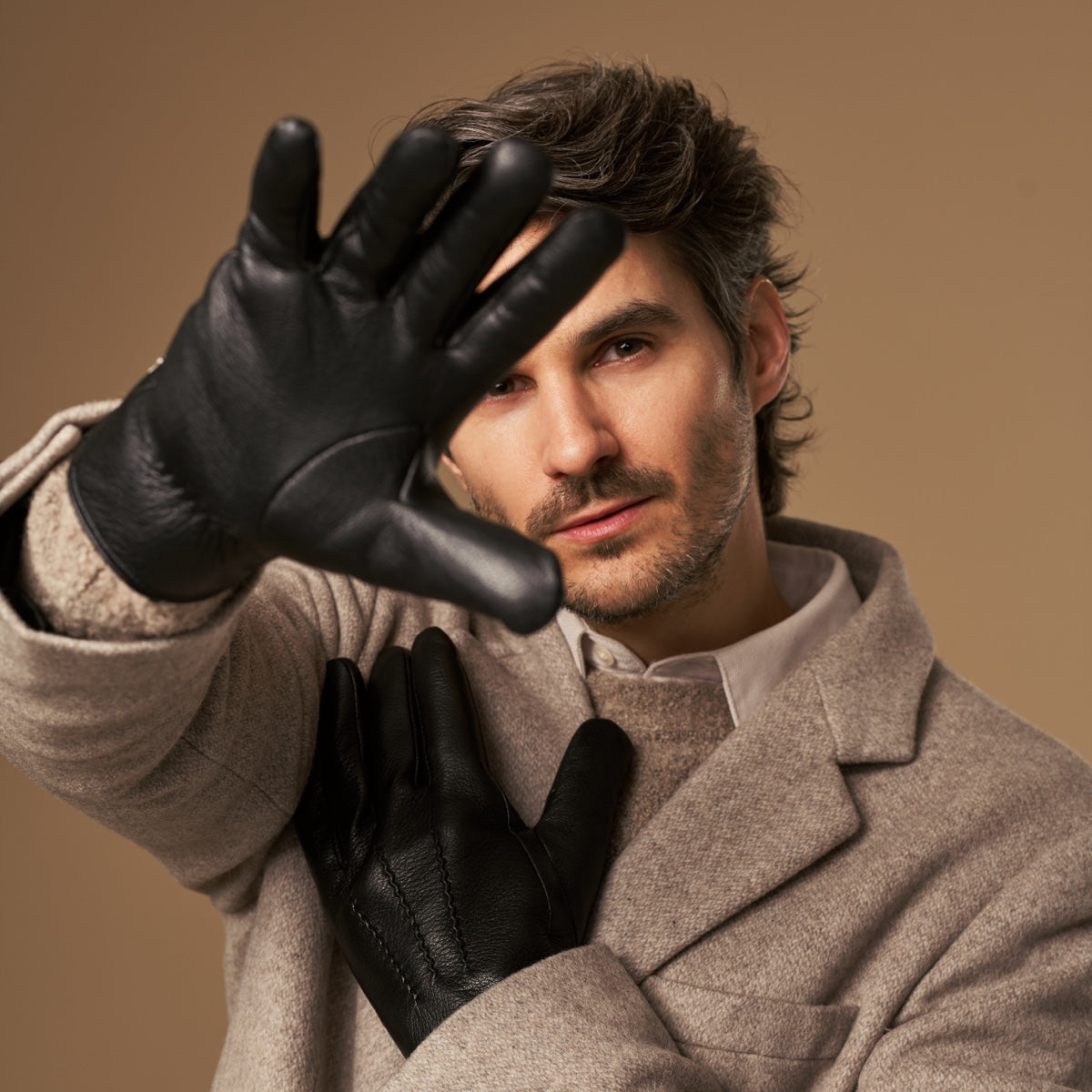 Benjamin (black) – Thick goatskin leather gloves with warm lambswool lining & touchscreen feature — photo 8 of 10