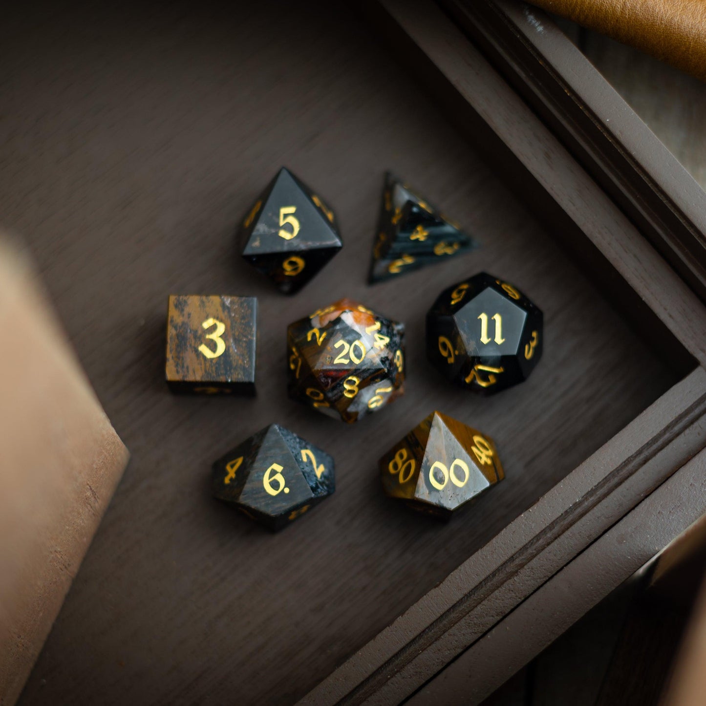 Juego de dados DND de Ojo de Águila de Gemas Negras tallados a mano